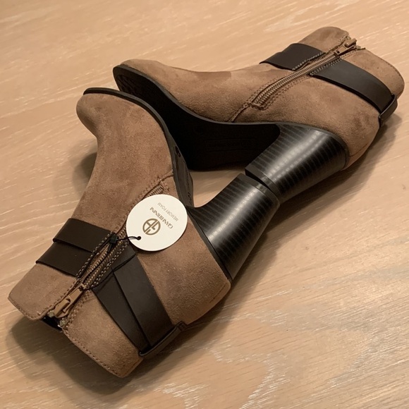 Giani Bernini Faux Suede Ankle Booties size 6M new with box, gorgeous! - Picture 5 of 10